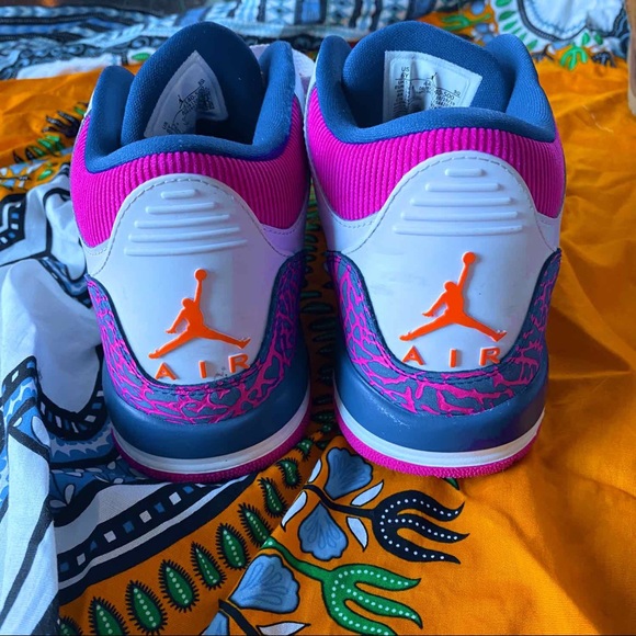 Big Kid Shoe Bundle Ugg’s & Jordan’s - Picture 3 of 12